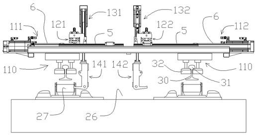 A kind of method and device for pulling out the roller below the steel rail for dragging the steel rail