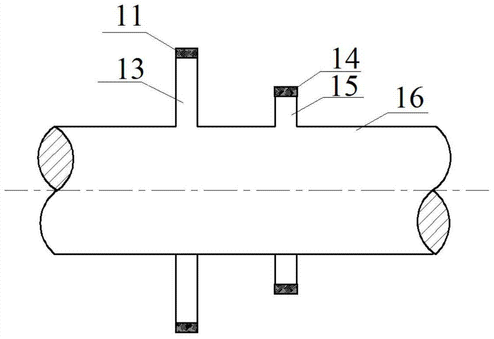 A self-concentric brush seal structure with a rotor containing discs