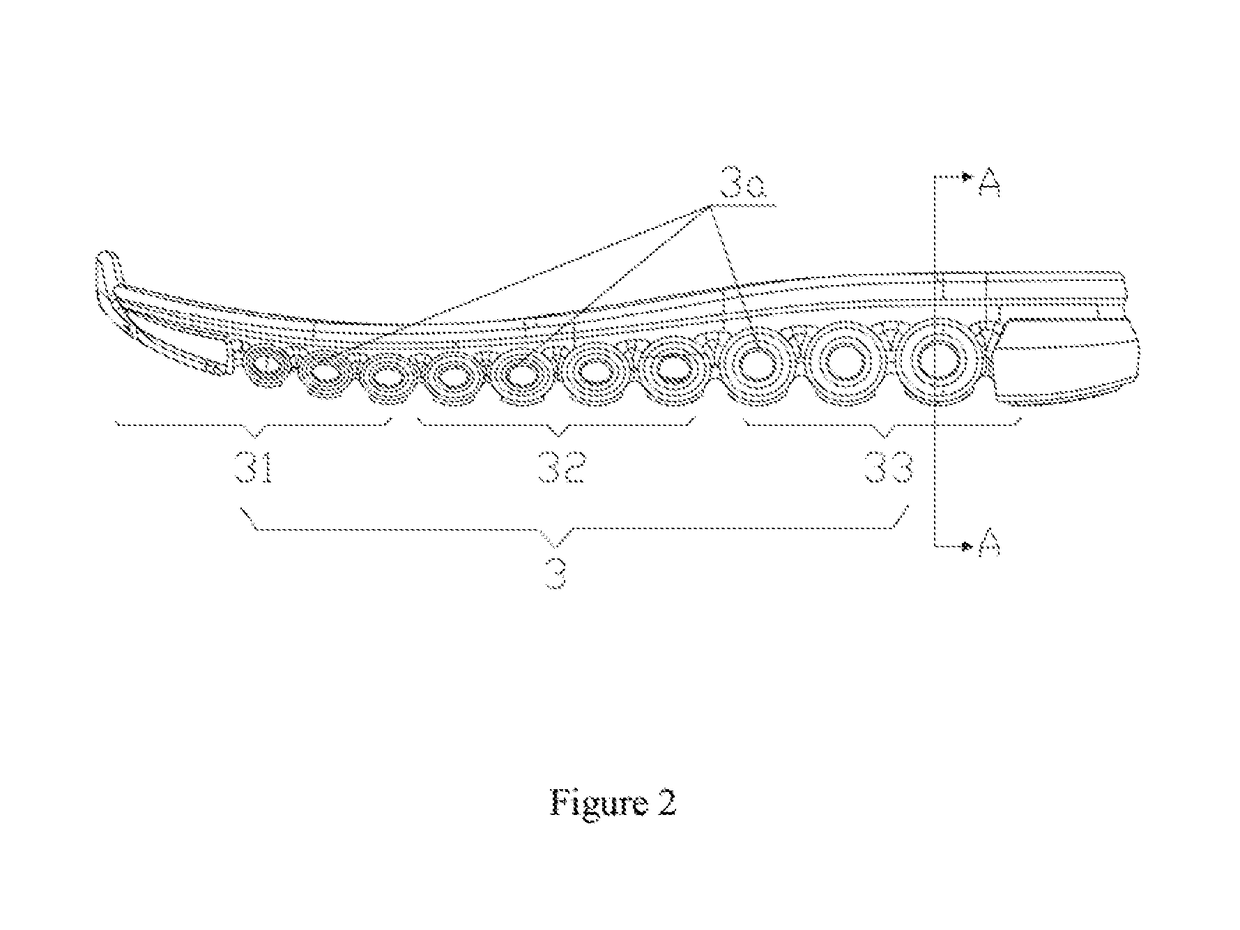 Shoe sole and footwear constituted thereof