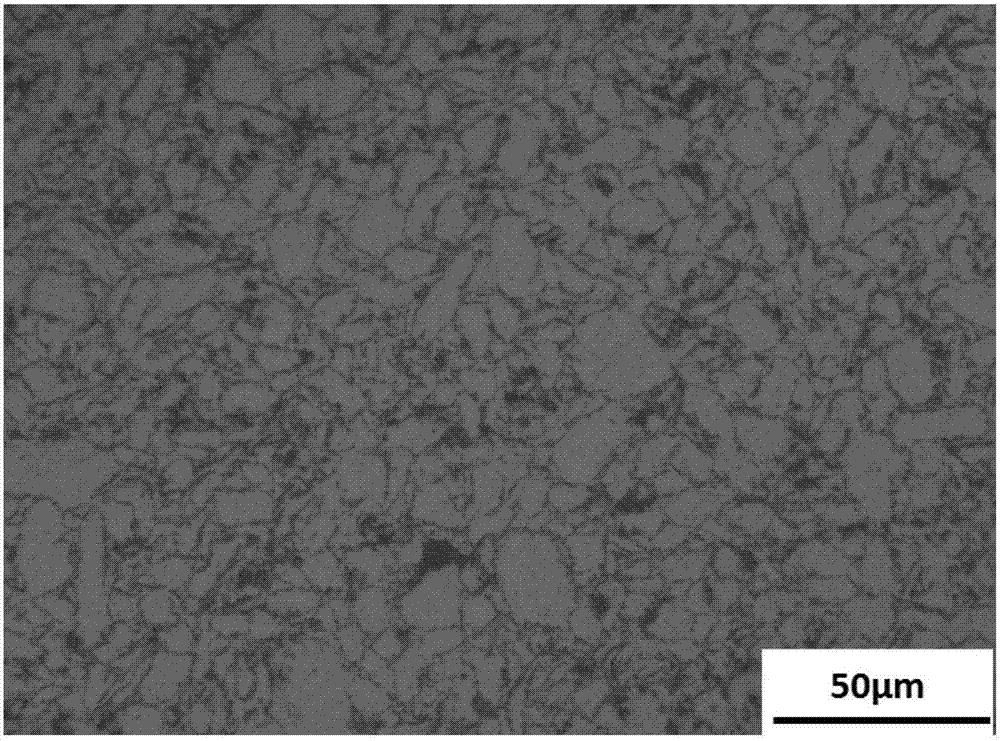 Method for preparing graphene reinforced aluminum matrix composite by using graphite micro pieces as raw materials