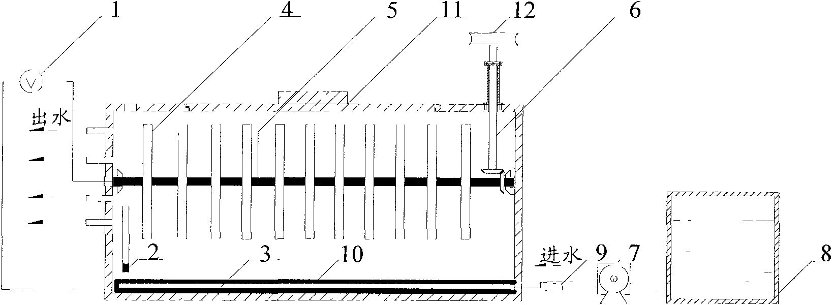 Rotating biological-cathode microbiological fuel cell and sewage treatment method thereof