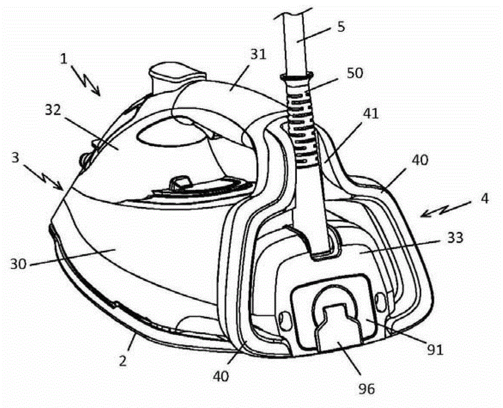 Flat iron including evaporation chamber connected with scale recycle chamber of scale-removing hole