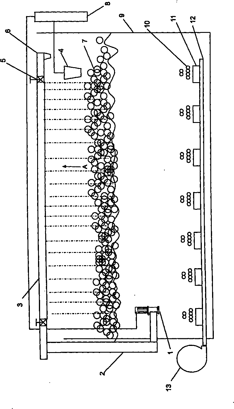 Automatic spraying defoaming device for waste leachate treatment