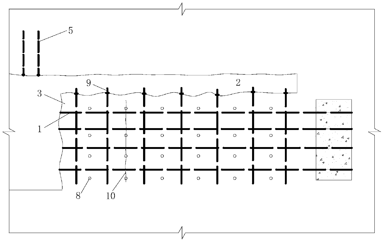 Tunnel building method capable of penetrating through rockburst section