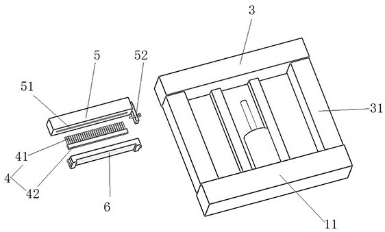 An easy-to-operate needle row replacement device for a carding machine