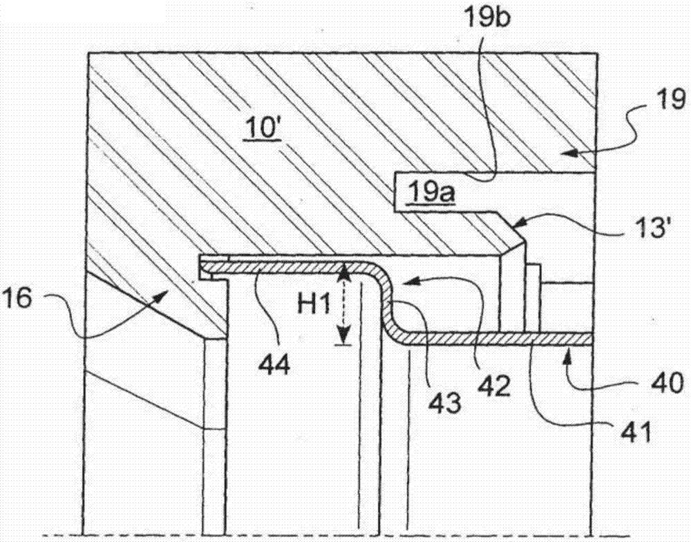 Device for coupling rigid male endpiece to flexible female pipe, and production method therefor