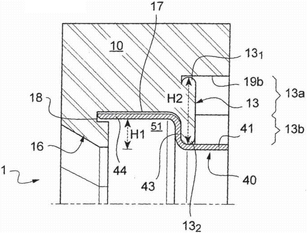 Device for coupling rigid male endpiece to flexible female pipe, and production method therefor