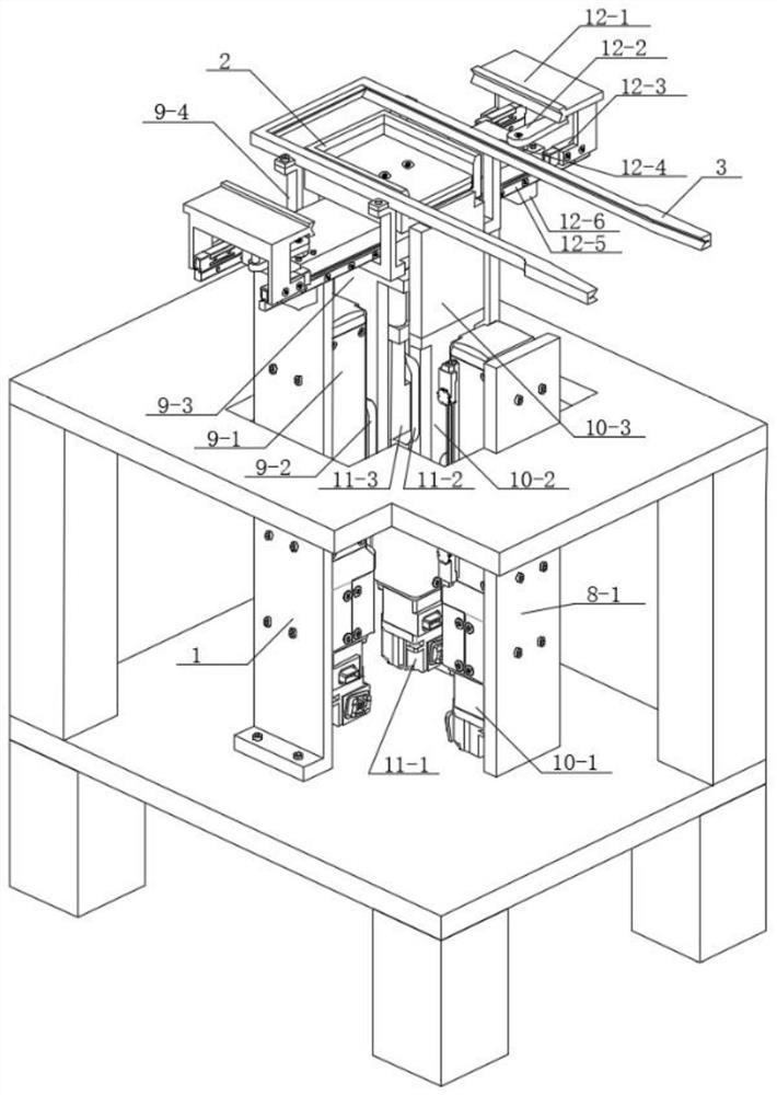 A trademark folding device for special-shaped and multi-standard cigarette products