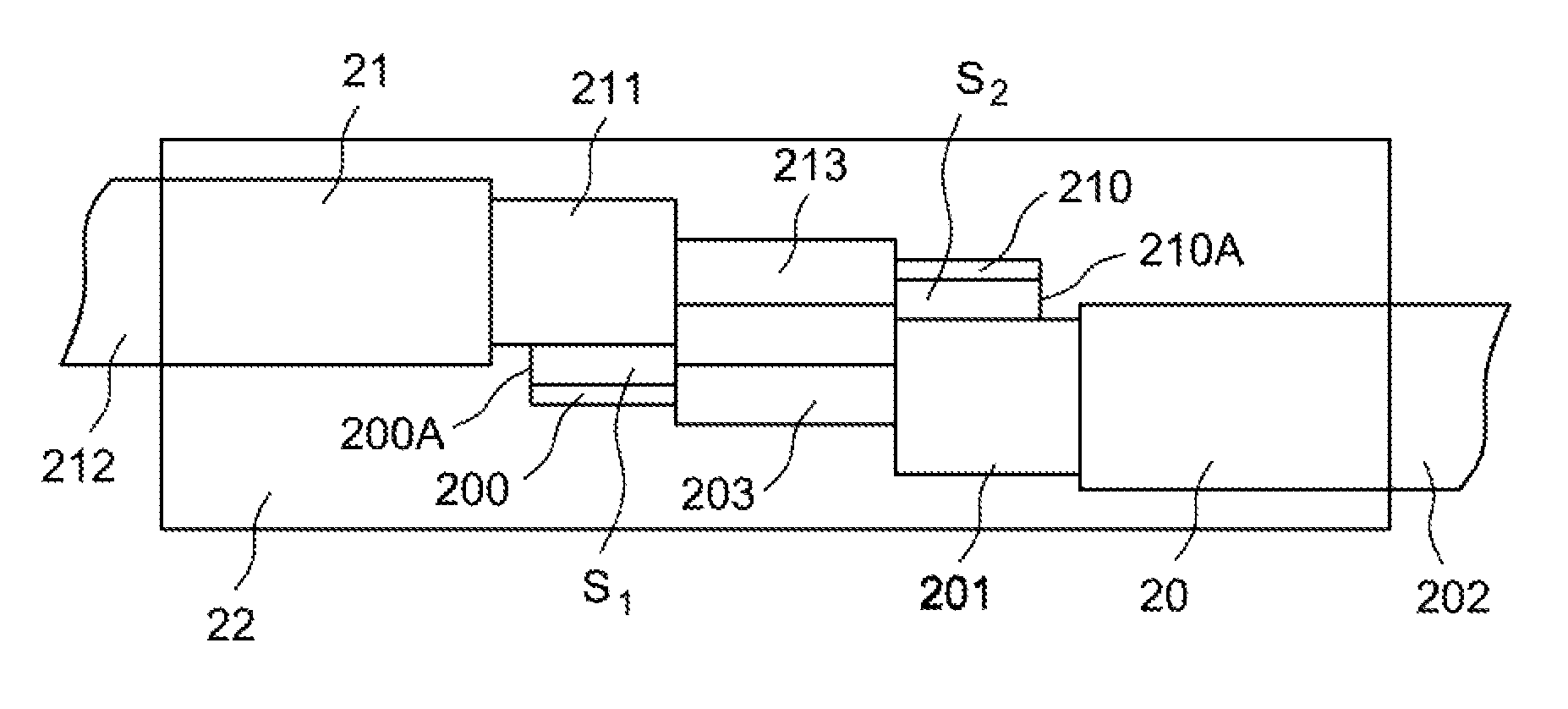 Device having reduced overall dimensions for identifying a metal substrate in a dusty and metallic environment, and application for identifying containers containing nuclear fuel elements in the production plant thereof