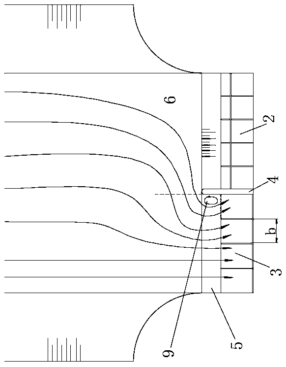 Pump station front pool using triangular guide column to control vortexes