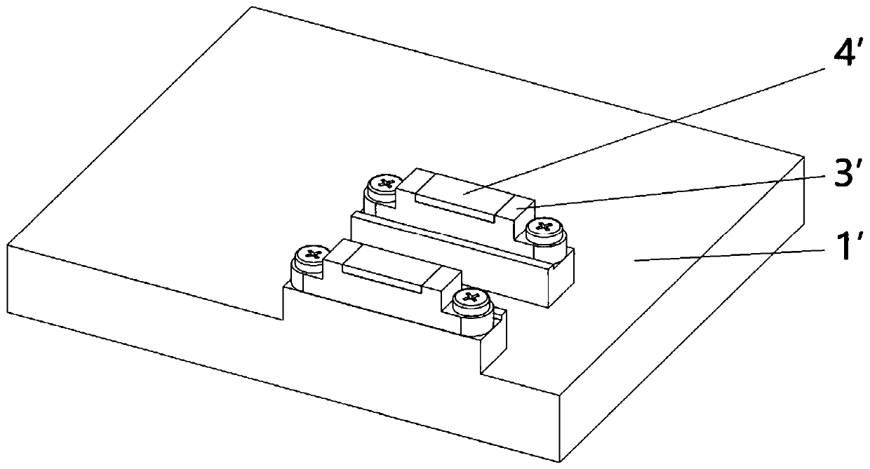 Optical fiber cutter and upper cover thereof