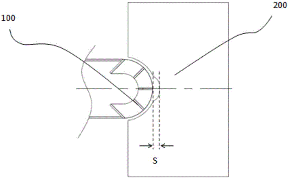 Rotation support channel induction quenching follow-up compensation device