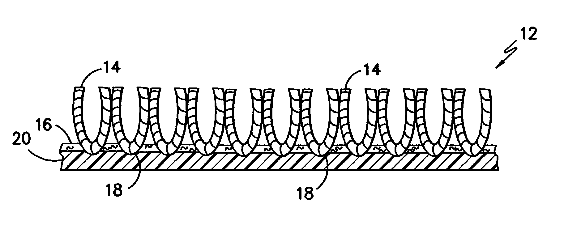 Floor mat exhibiting reduced rippling effects and improved delaminating characteristics of its tufted pile fibers