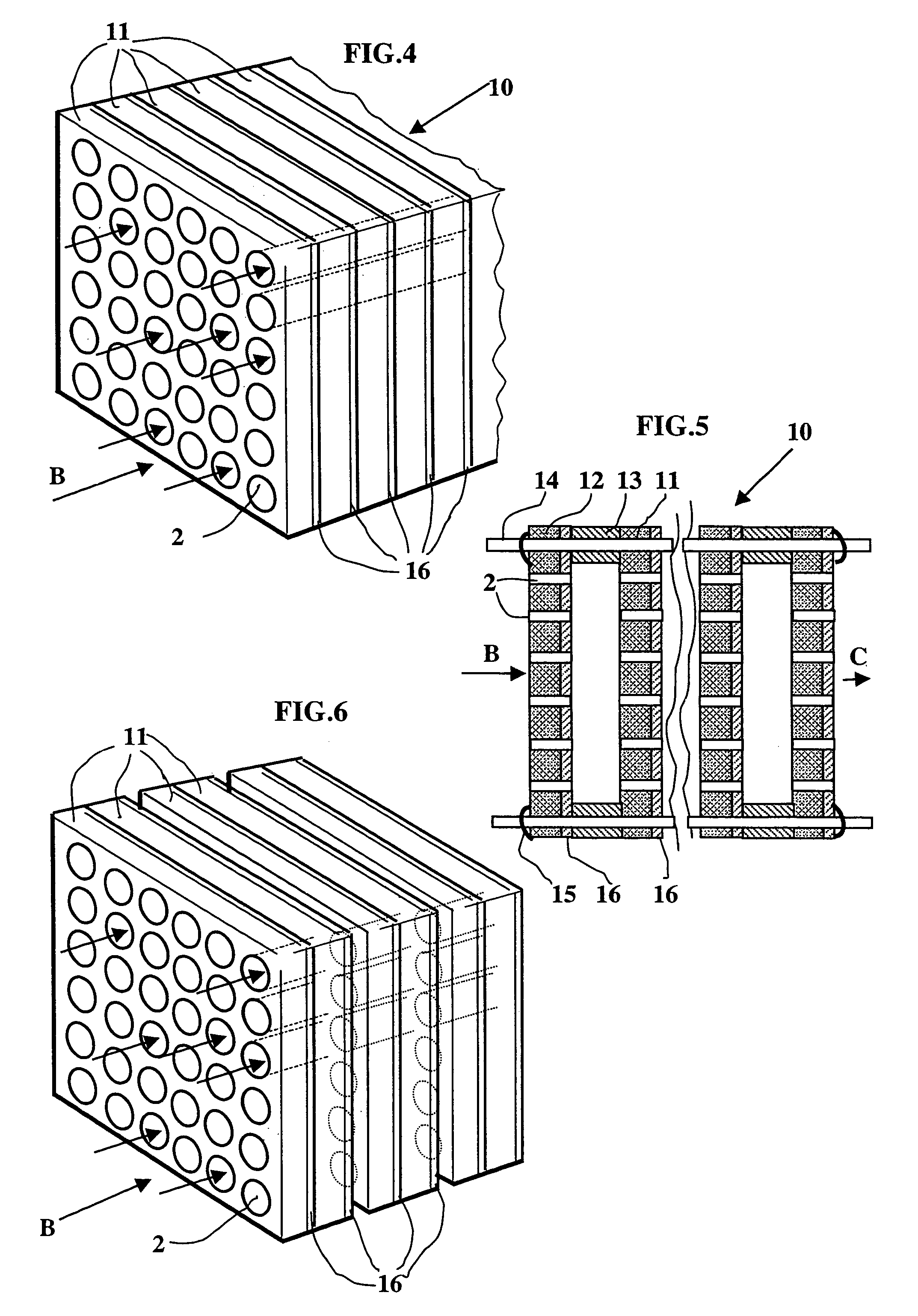 Separator made of a fibrous porous material such as a felt