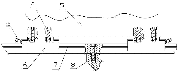 Linear track sliding device for flat knitting machine