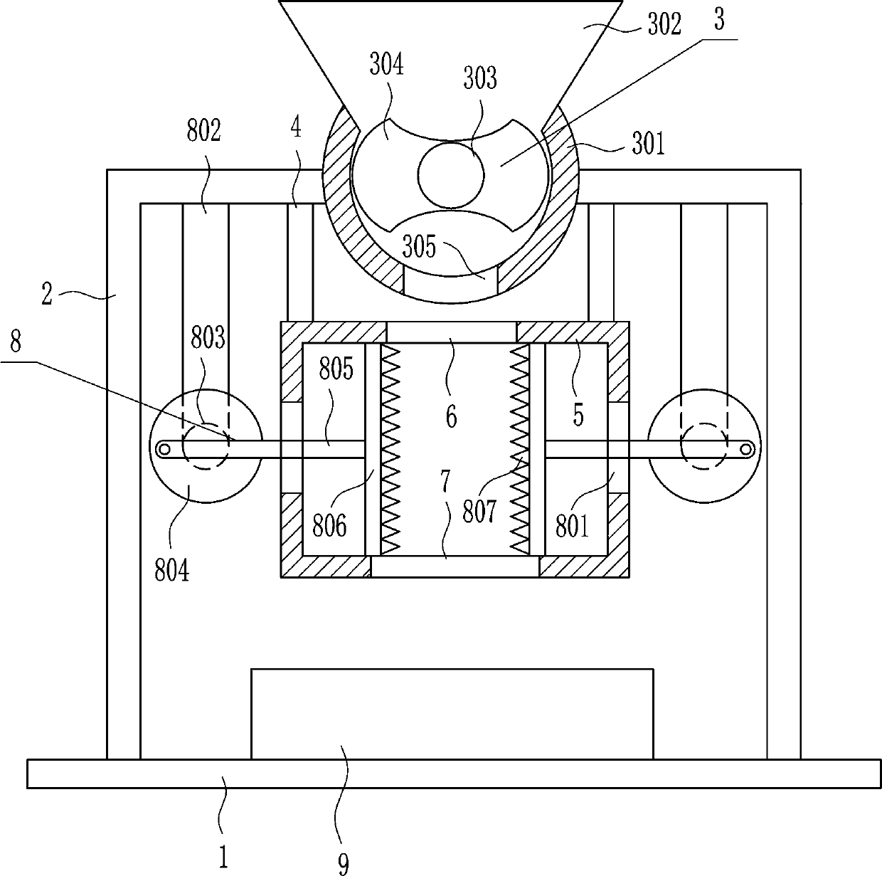 Efficient crushing device for raw materials for manufacturing feed for animal husbandry