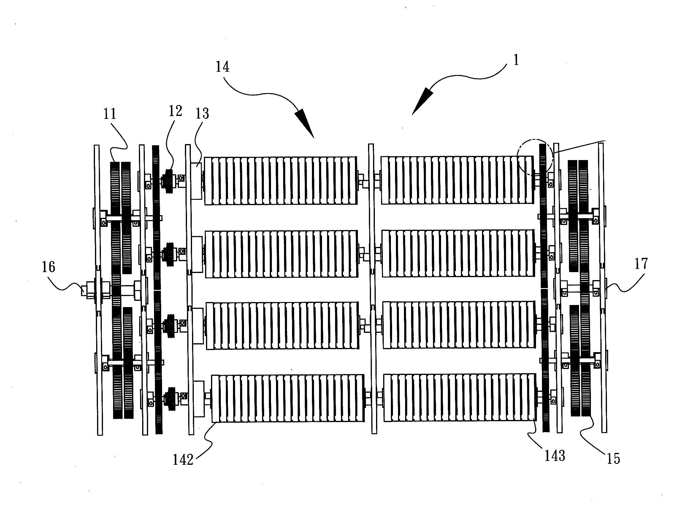 Energy storing device in which energy is stored through spring torsion