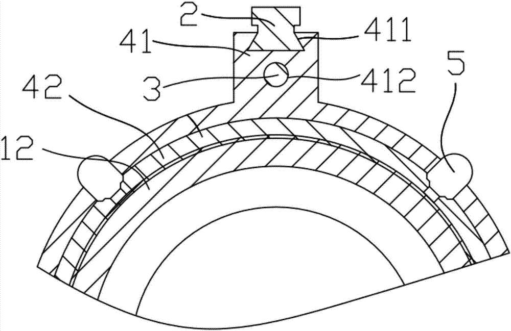 Roller brush cleaning device