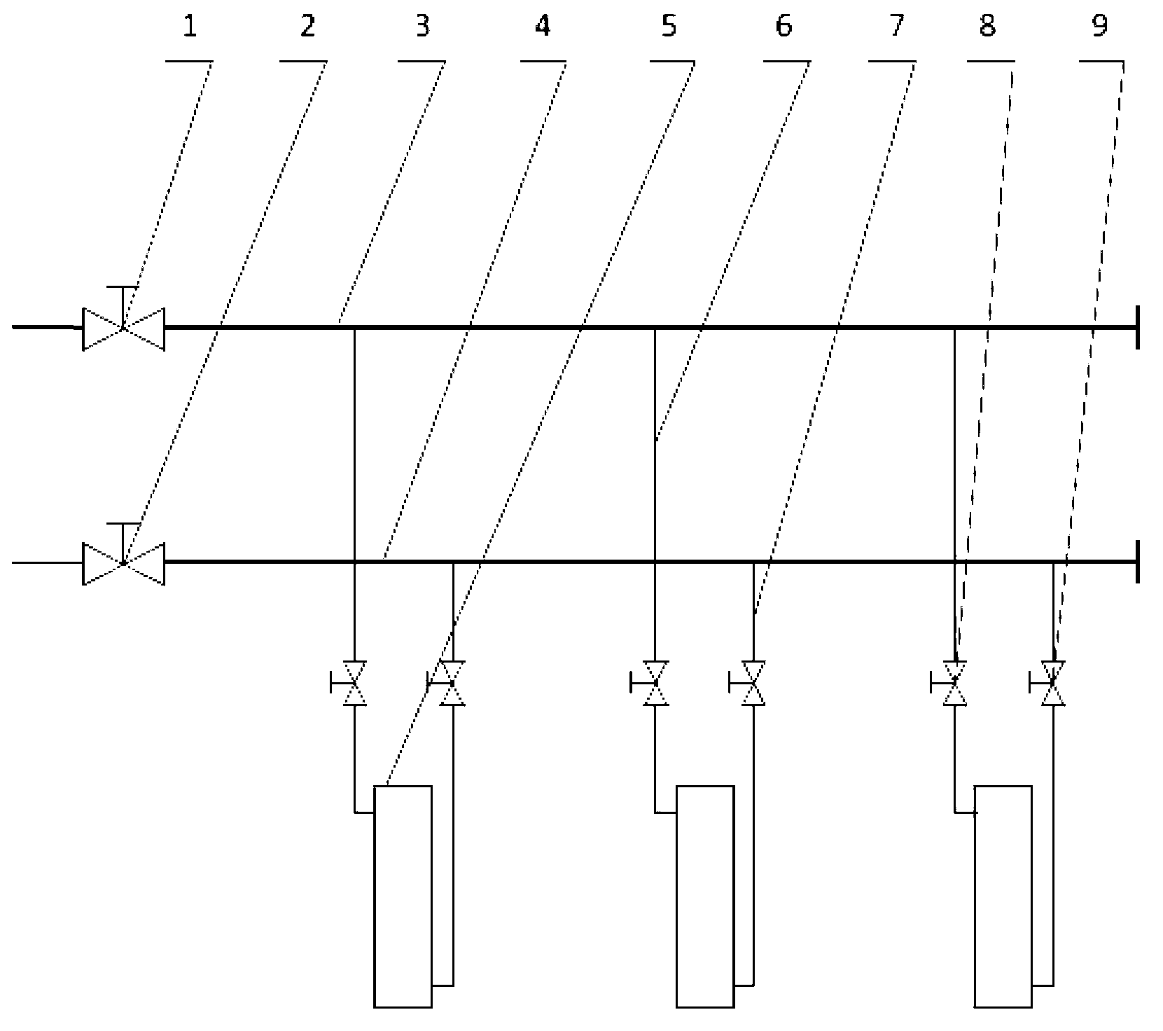 Cooling system capable of on-line cleaning heat exchanger and cleaning method thereof