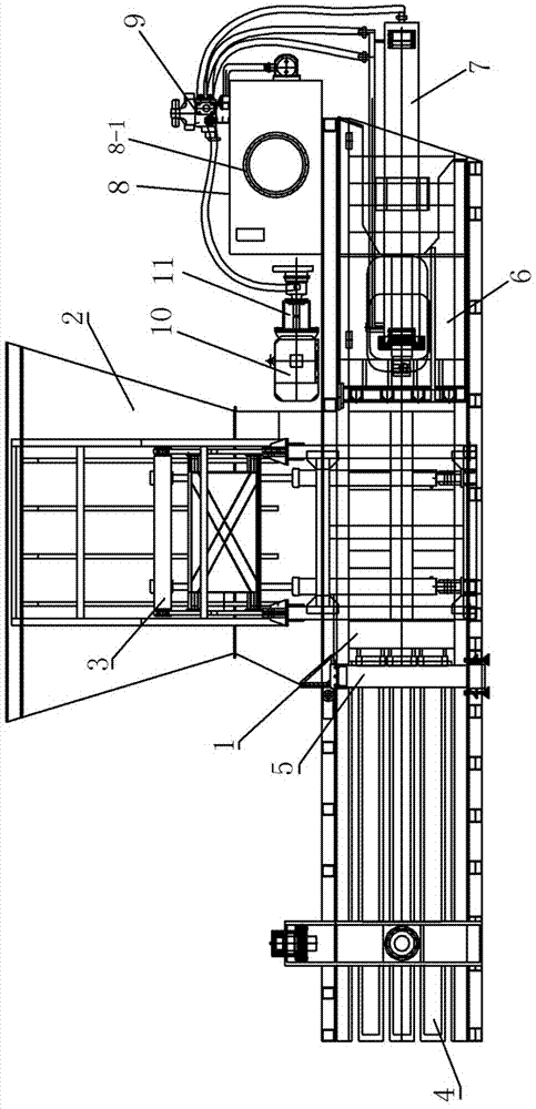 Clinging arm horizontal packing machine