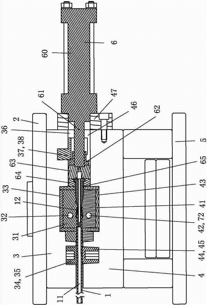 Mold for manufacturing plastic hose with joints and method for manufacturing plastic hose with joints at both ends