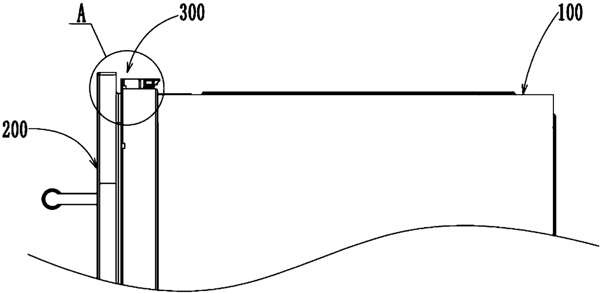 Door locking assembly and dish washing machine