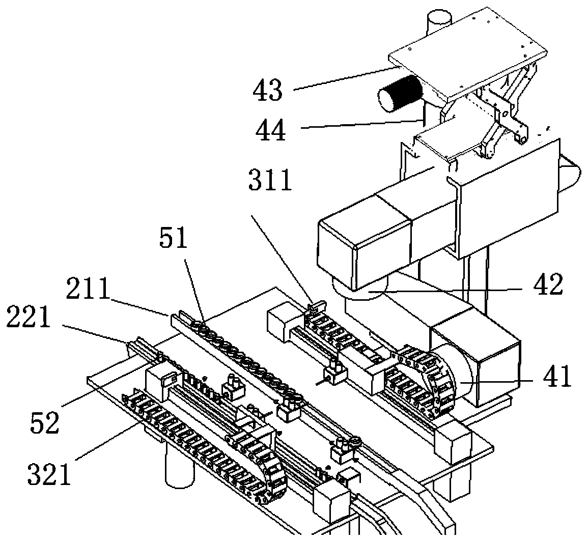 Automatic labelling pretreating device for inserting core of sensor housing and use method