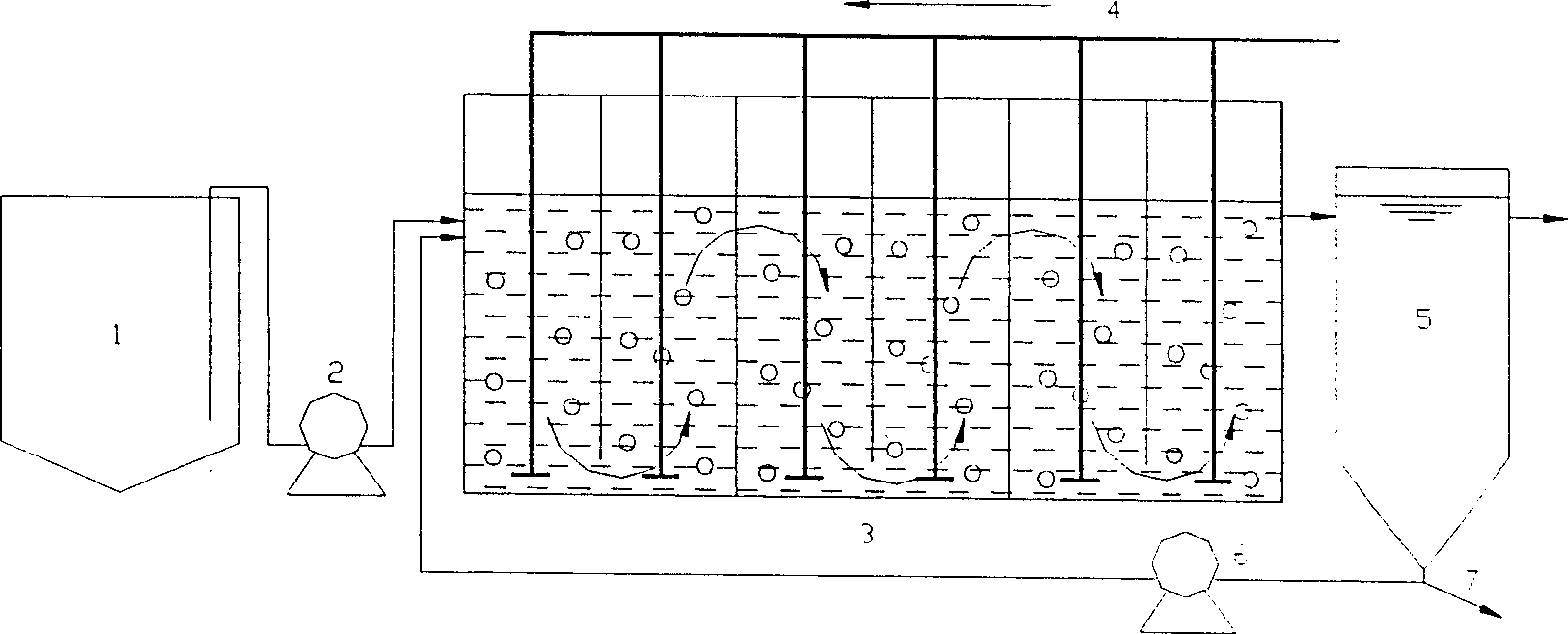 Energy saving biological sewage treating method of low soluble oxygen filament bacteria sludge expansion