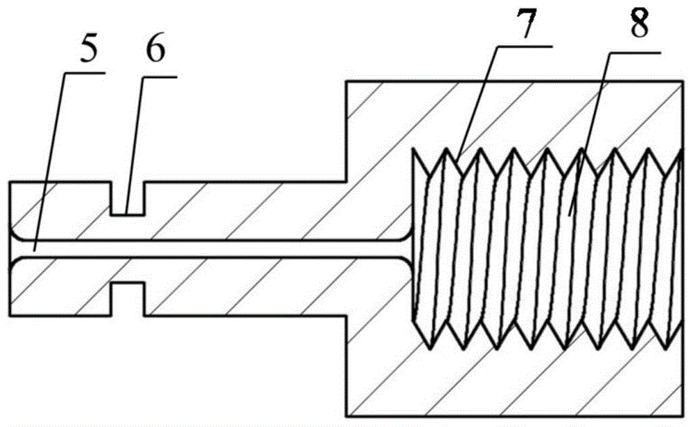 Fiber grating sensor insert for detection of plastic thick plate products and manufacturing method thereof