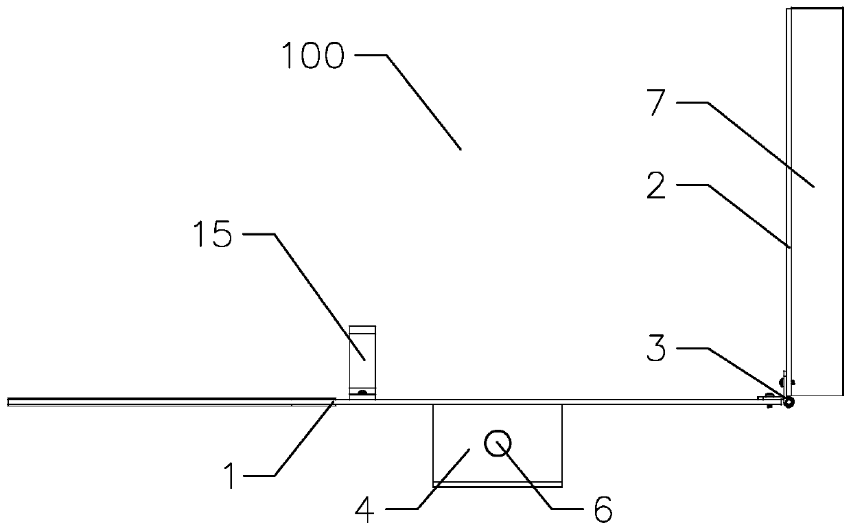 Convenient-to-operate insulated baffle for charged replacement of arrester on switch crossarm