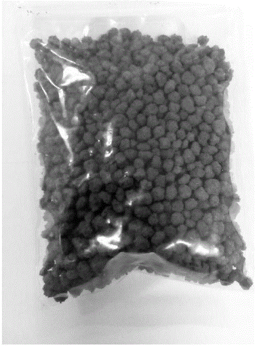 Method for preparing slow-release fertilizer coating from fermentation residues of wood fibers for ethanol production and application