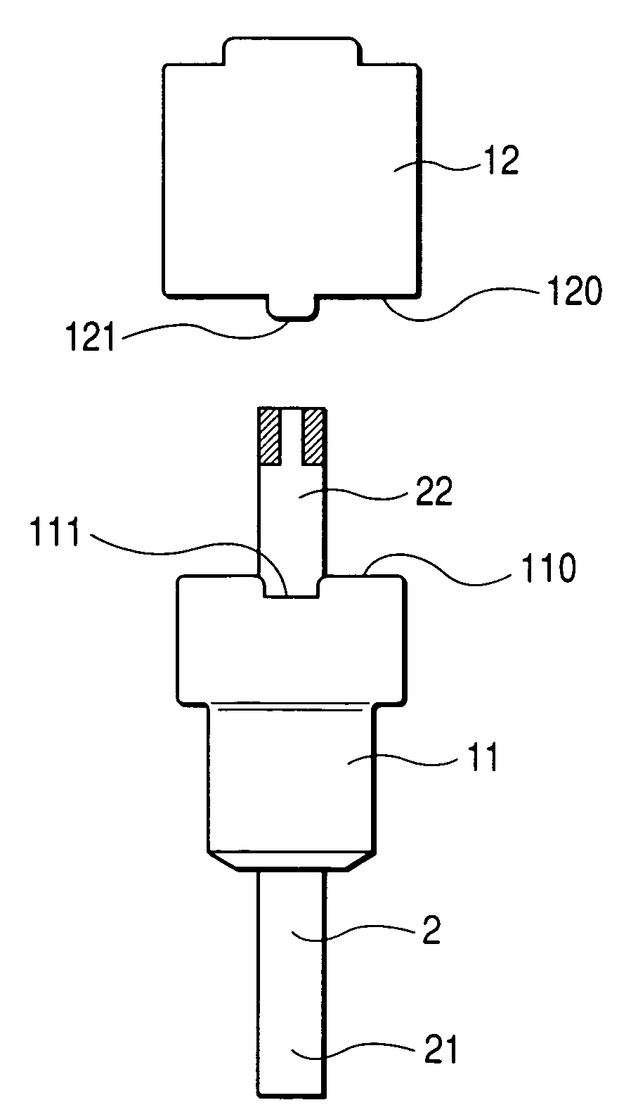 Structure of gas sensor designed to minimize damage to porcelain insulators