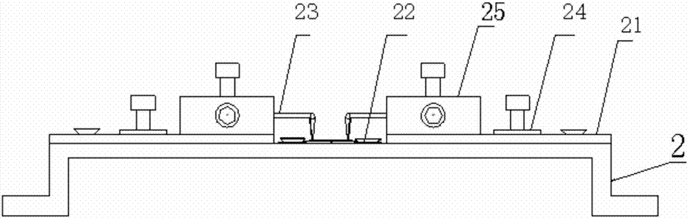 Mechanically-controllable cracking device with high attenuation coefficient