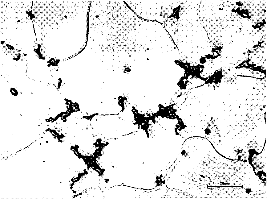 Method for preparing magnesium-gadolinium-yttrocalcite ternary intermediate alloy