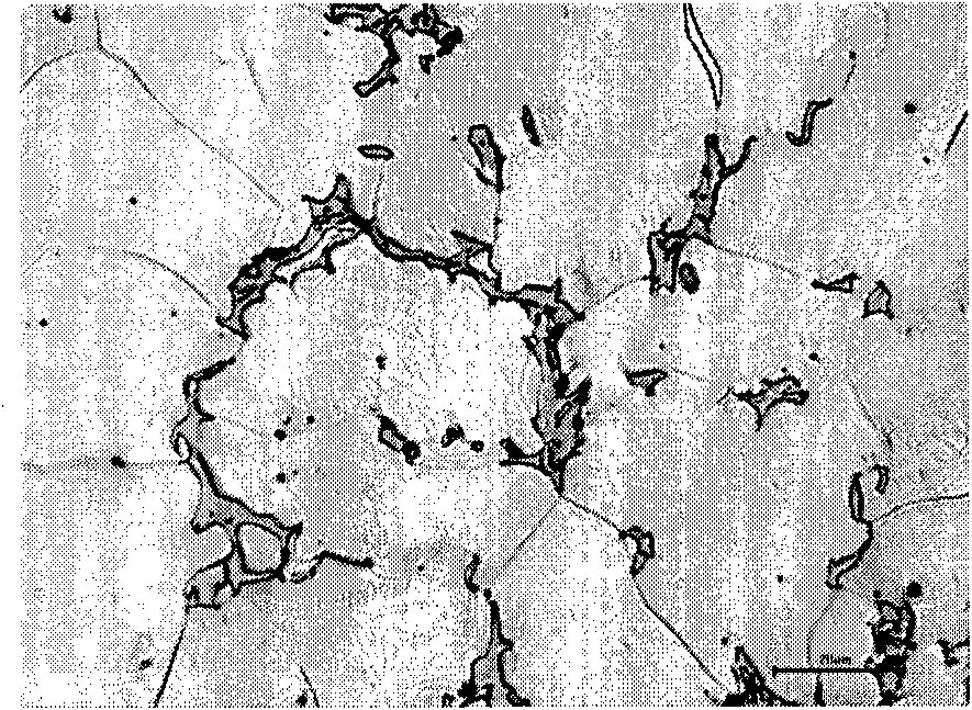 Method for preparing magnesium-gadolinium-yttrocalcite ternary intermediate alloy