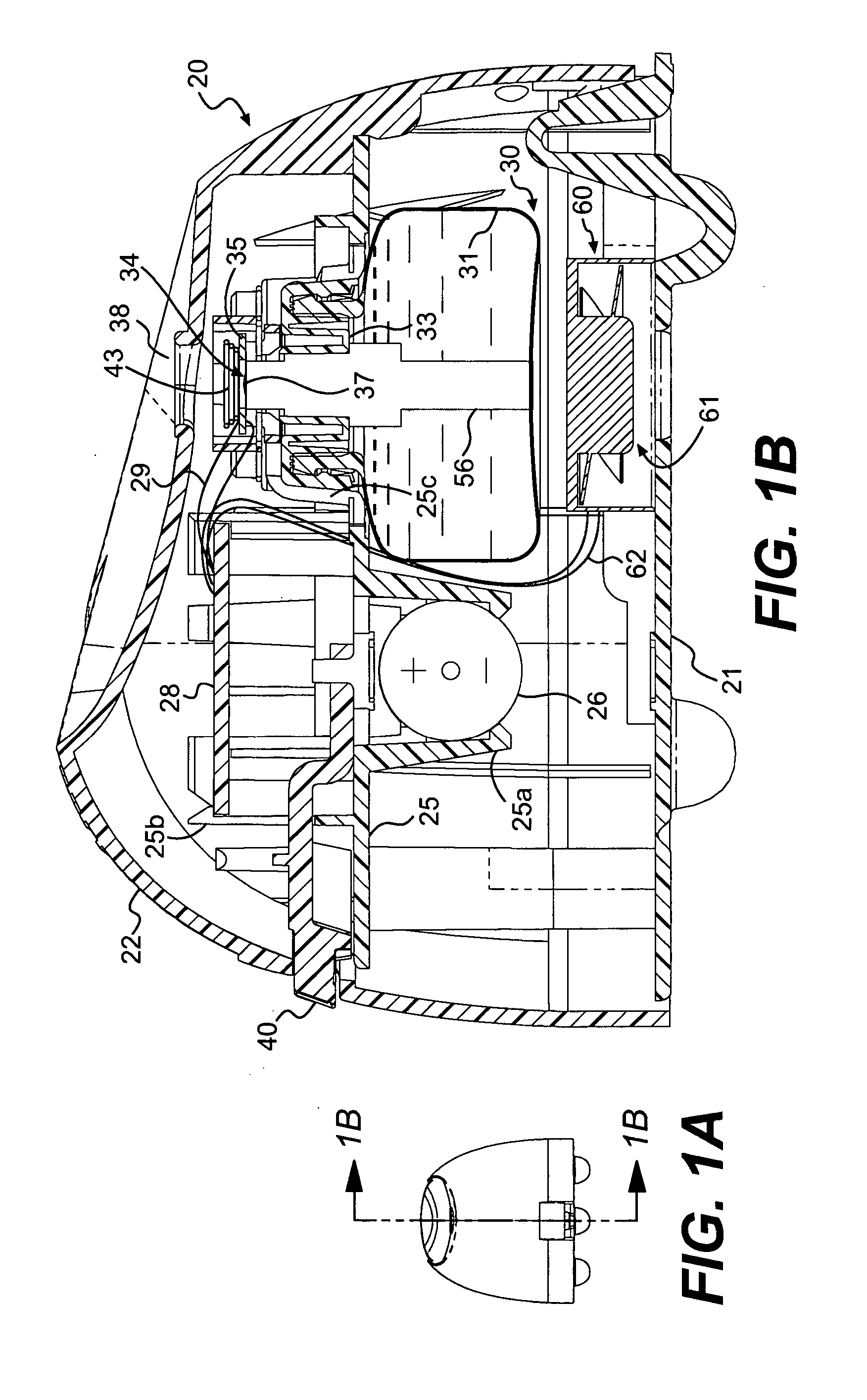 Liquid atomizing device with reduced settling of atomized liquid droplets