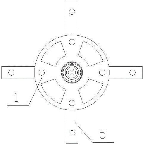 Pulverizing device for fan and fan comprising pulverizing device