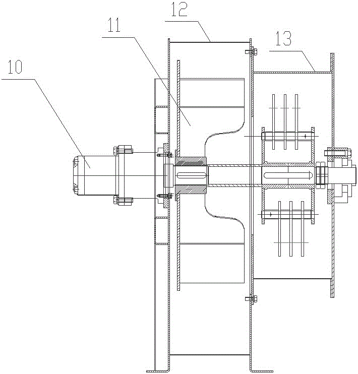 Pulverizing device for fan and fan comprising pulverizing device