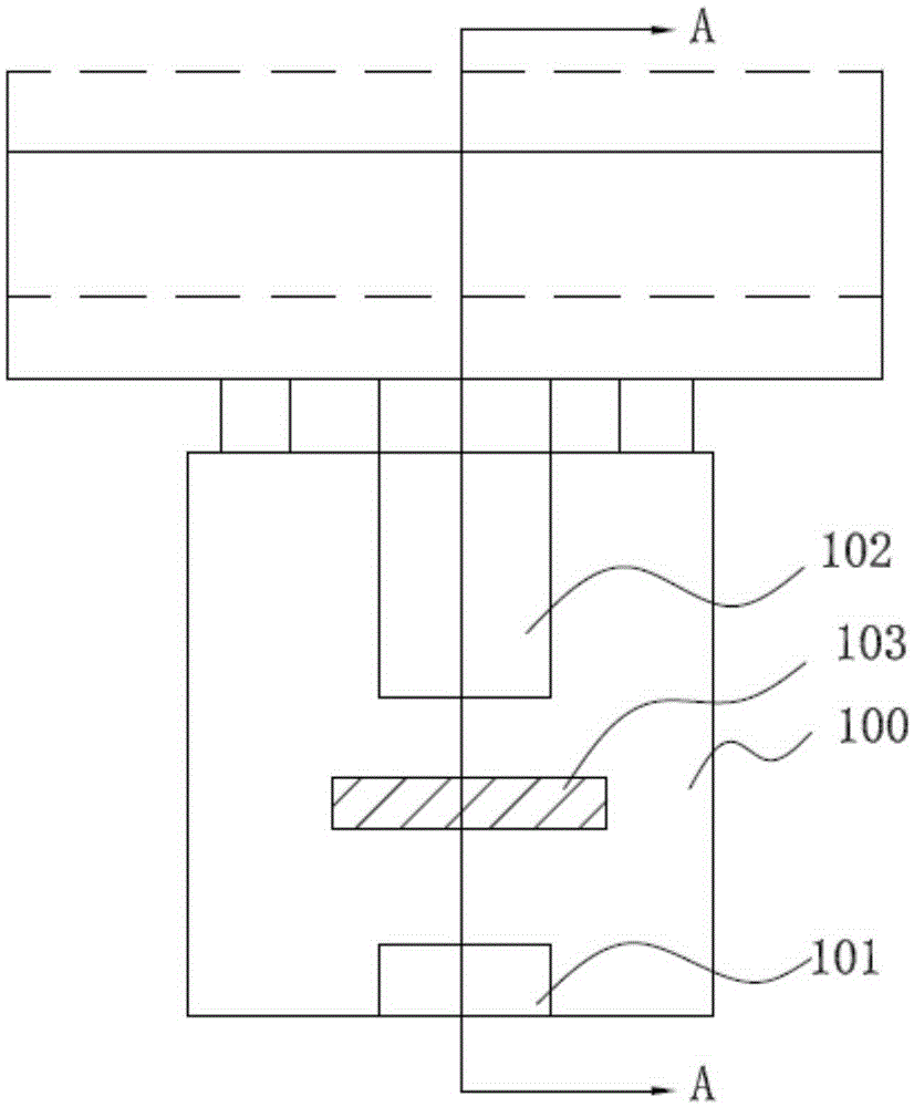 Projection device and optical path difference compensation method for projection device