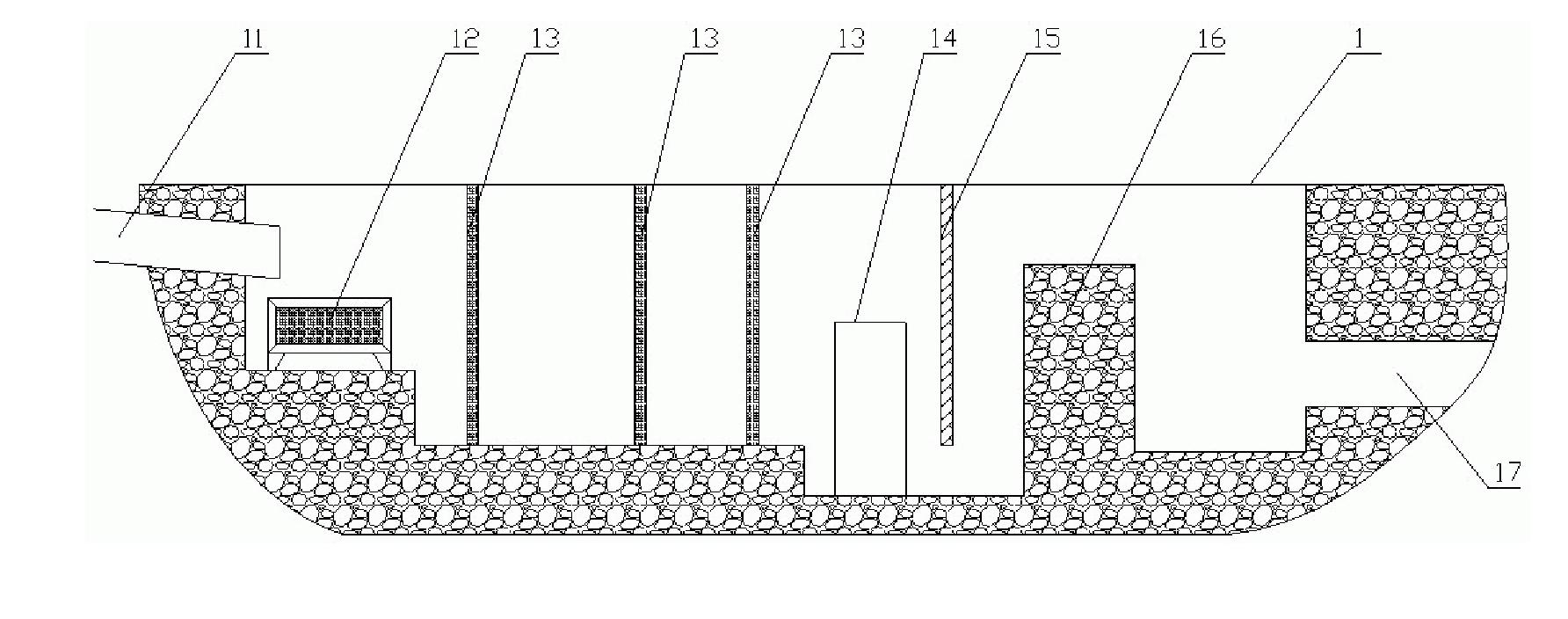 Oil-water separation device for treating oil-containing wastewater