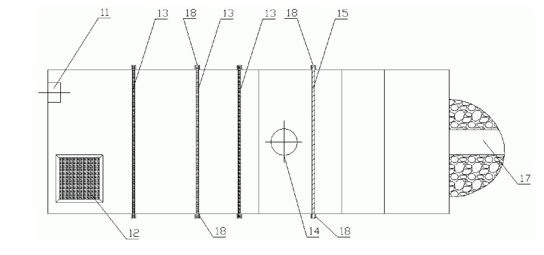 Oil-water separation device for treating oil-containing wastewater