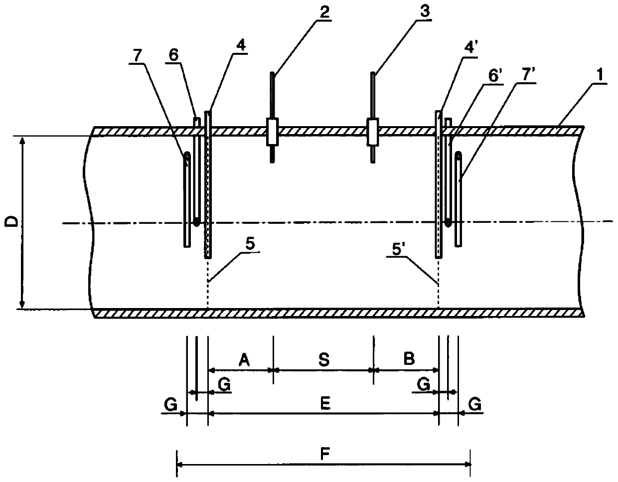 Microwave measuring arrangement for determining the loading of a two-phase flow