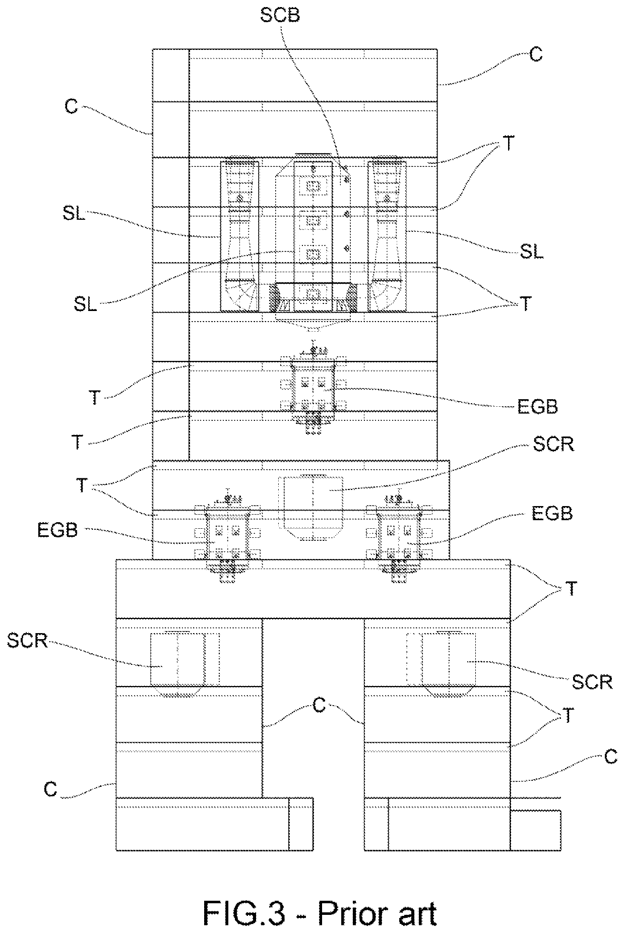 Ship comprising a system for reducing the vibrations originating from the casing and method for building said ship