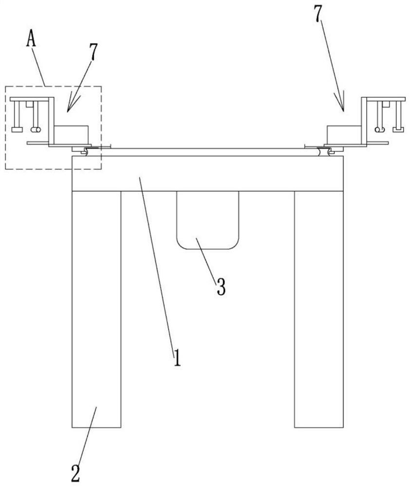 A track-type automatic detection device for vial lamp inspection machine