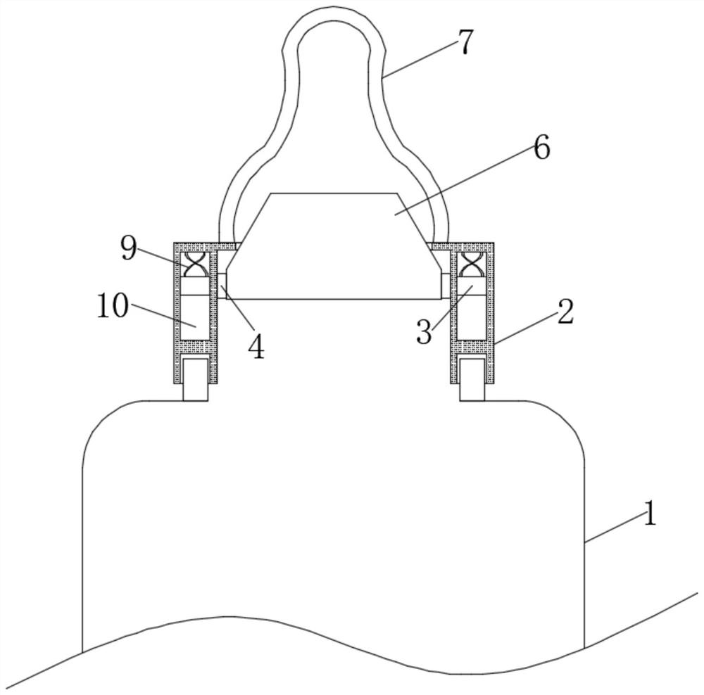 A feeding bottle with the function of preventing babies from scalding