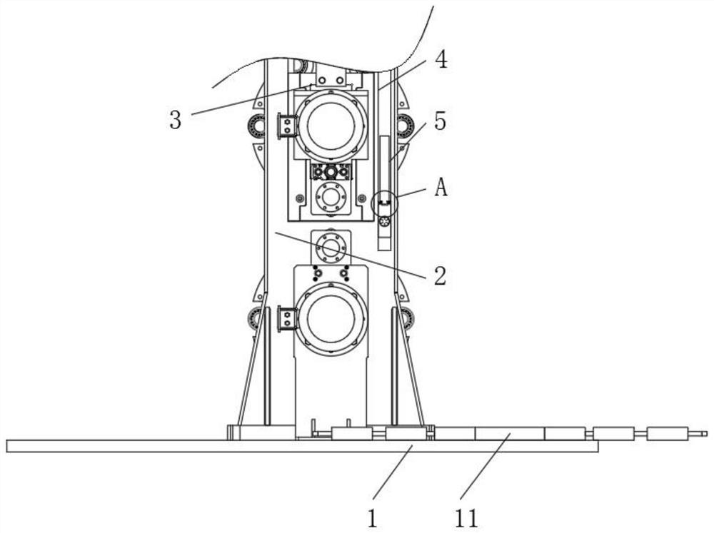 Quick change device capable of carrying out roll material packaging for roll change