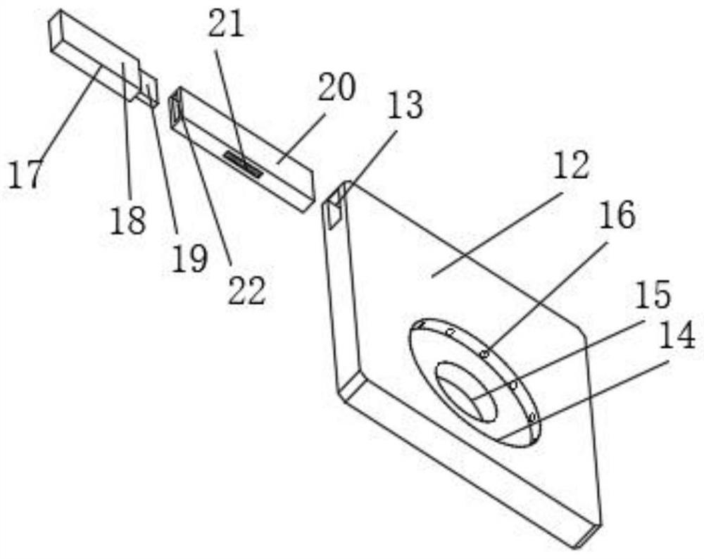 Quick change device capable of carrying out roll material packaging for roll change