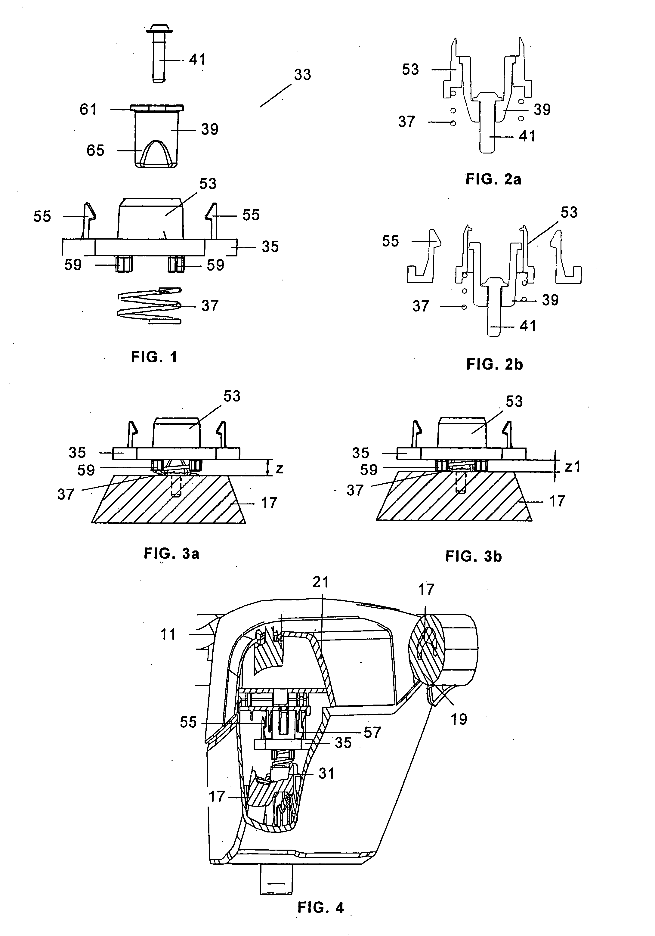 Vehicle steering wheel with floating horn