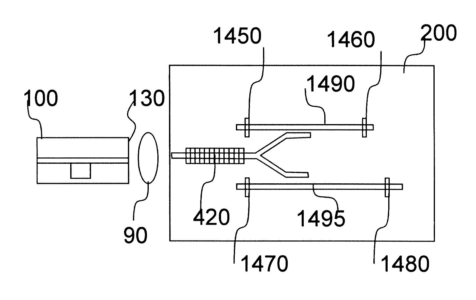 External cavity widely tunable laser using a silicon resonator and micromechanically adjustable coupling