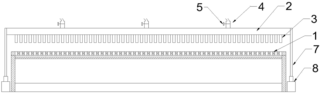 Sieve plate device preventing hole blocking in screening blind area